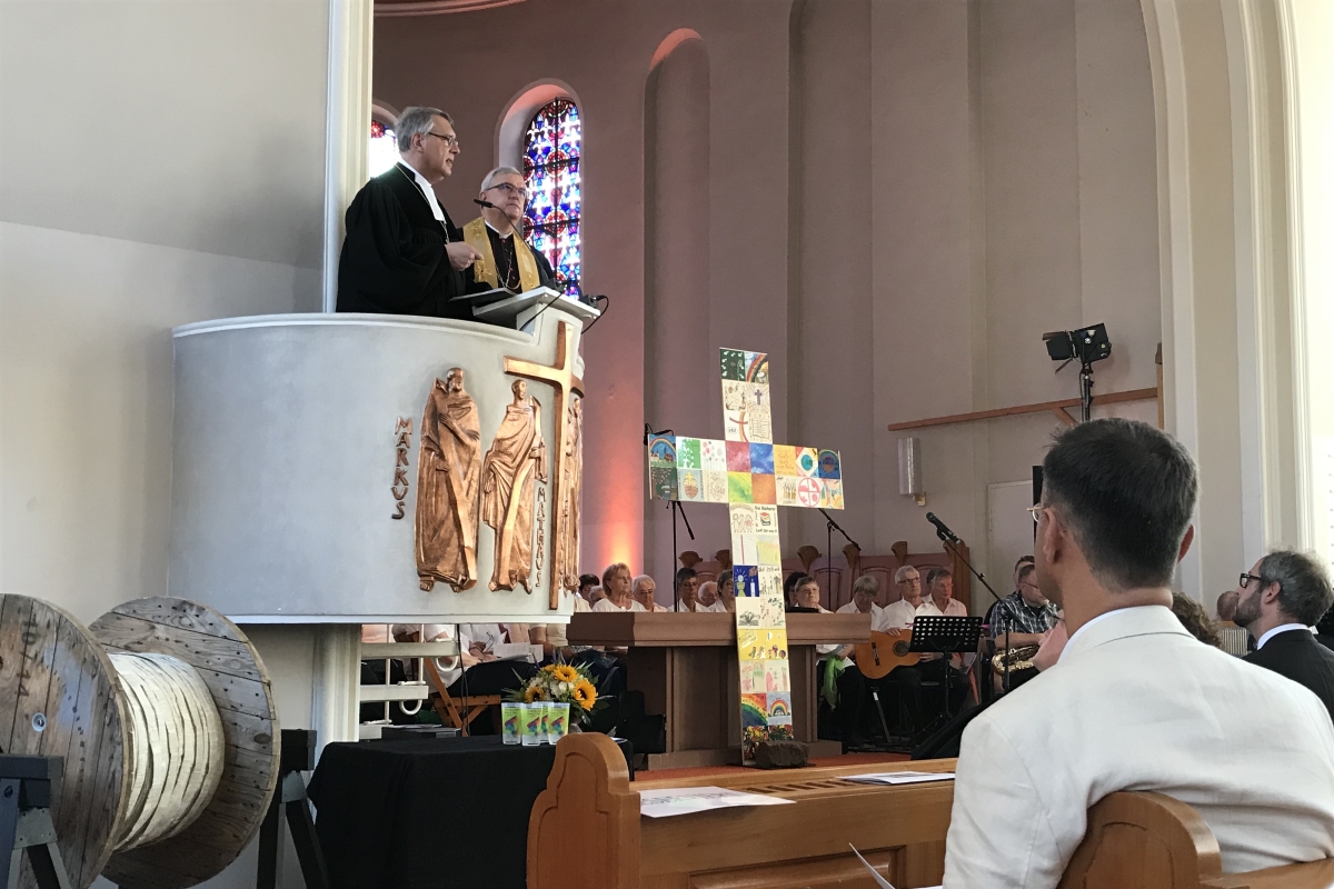 Dialogpredigt: Kirchenpräsident Schad und Bischof Wiesemann. (Foto: lk)