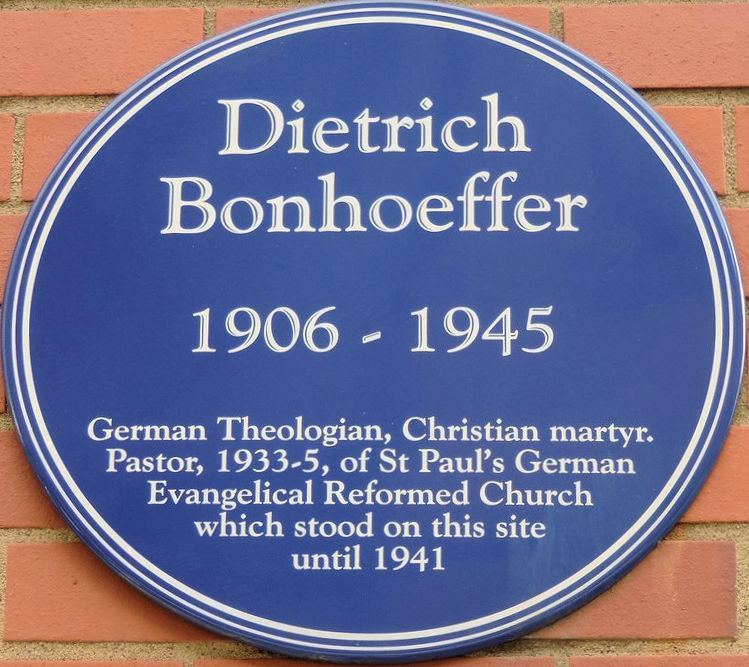 Hinweisschild auf den Theologen und Widerstandskämpfer, der von 1933 bis 1935 Pfarrer in London war. Foto: Rapp