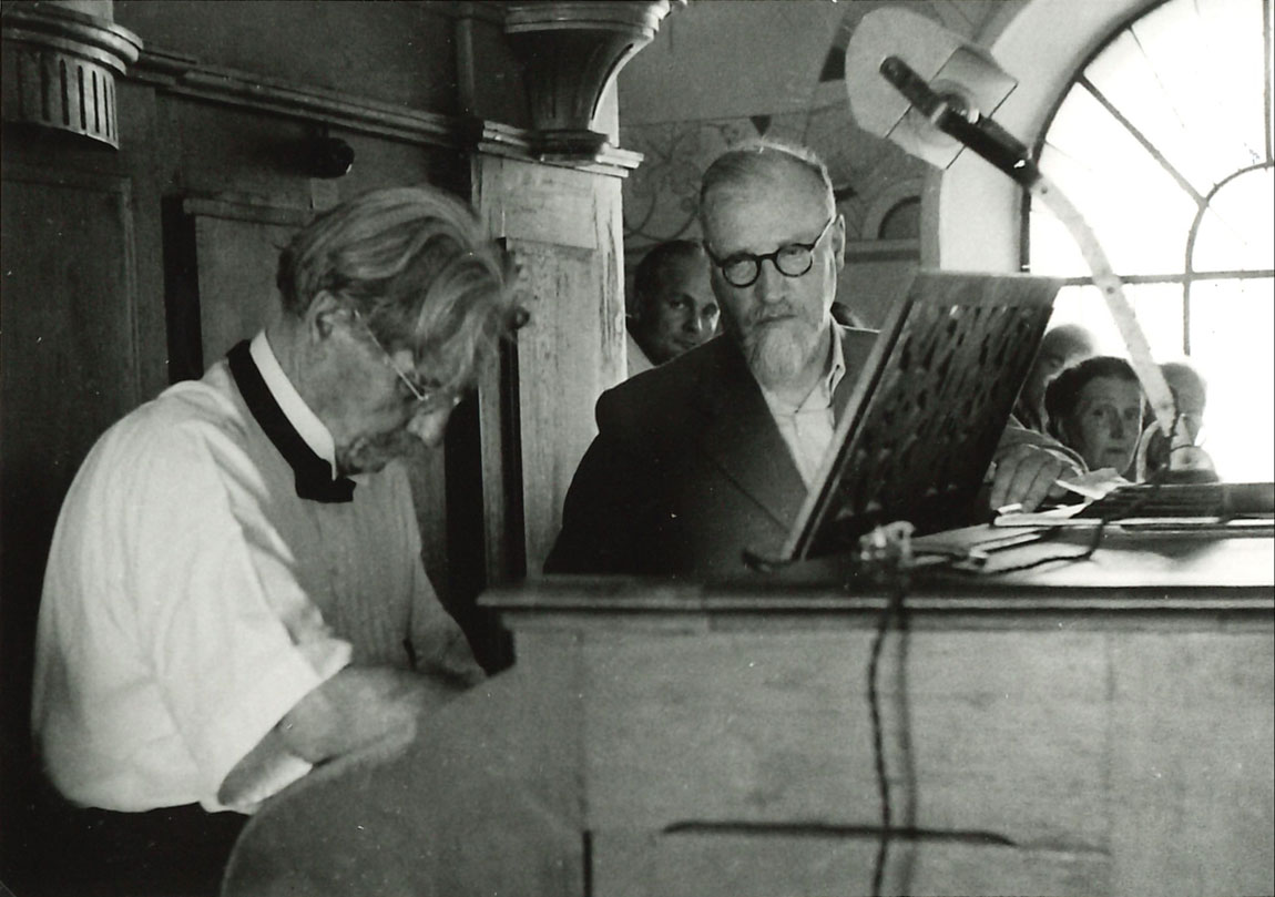 Buchmotiv: Albert Schweitzer (links) und Emil Lind 1954. Quelle: LBZ/PLB Speyer
