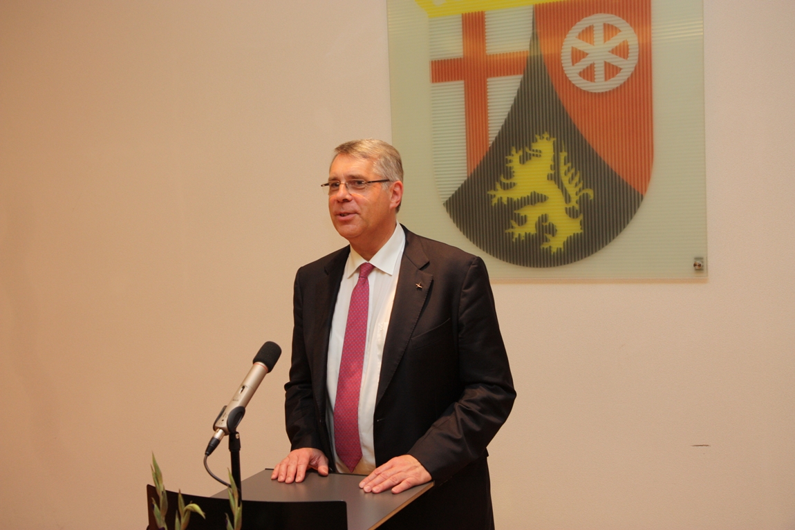Kirchenpräsident Christian Schad bei einem parlamentarischen Abend im rheinland-pfälzischen Landtag in Mainz.
