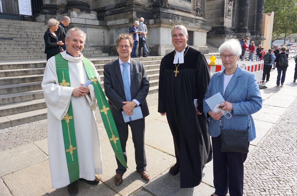 Domprediger Thomas Müller, Altbischof Markus Dröge, Kirchenpräsident Christian Schad und Irmgard Schwätzer, Präses der Synode der EKD (v.l.n.r.).