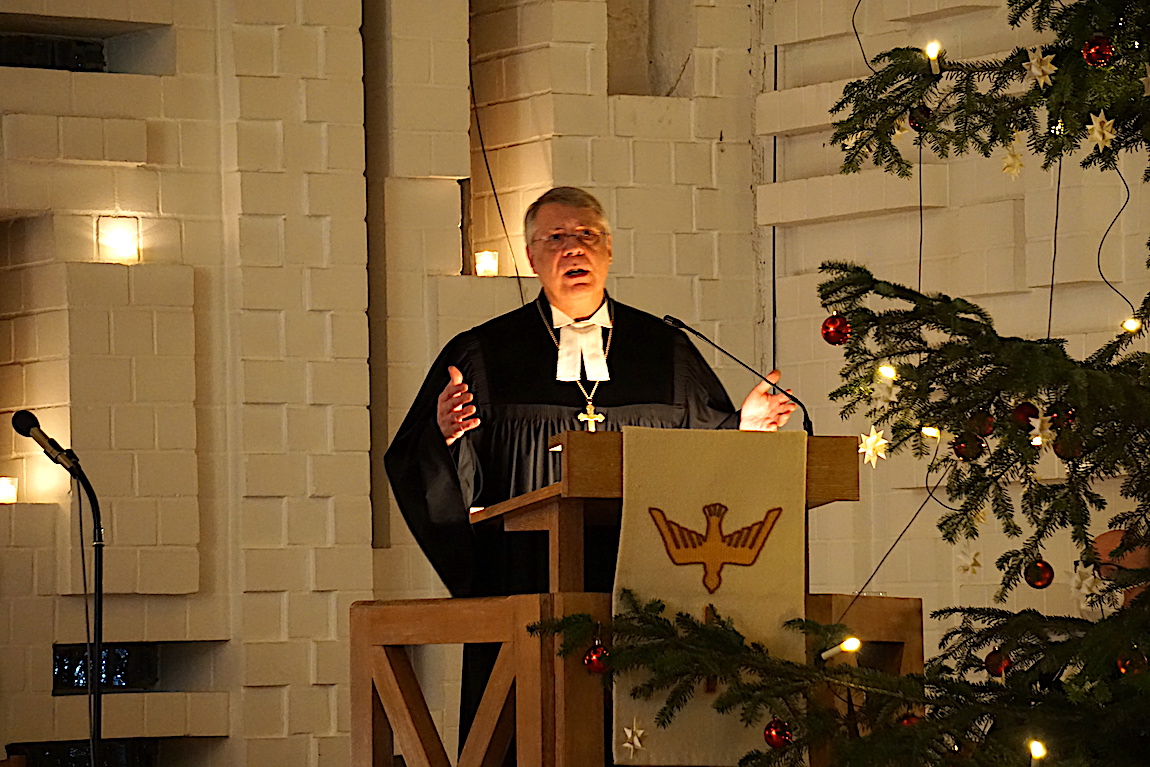 Kirchenpräsident Christian Schad in der Christuskirche Otterbach. Foto: lk/Jahn.