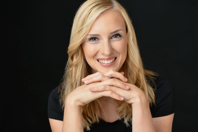 Nora Steuerwald: Gemeinsam mit ihrem Vater und Landeskirchenmusikdirektor Jochen Steuerwald tritt sie im Januar in Edenkoben und Zweibrücken auf. Nora Steuerwald: Gemeinsam mit ihrem Vater und Landeskirchenmusikdirektor Jochen Steuerwald tritt sie im Januar in Edenkoben und Zweibrücken auf.