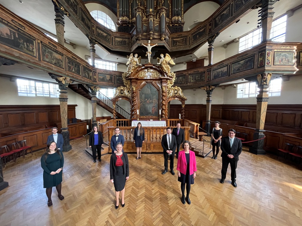 Elf neue Pfarrerinnen und Pfarrer haben ihre Ernennungsurkunde in der Dreifaltigkeitskirche Speyer erhalten. Foto: lk/Rummel.