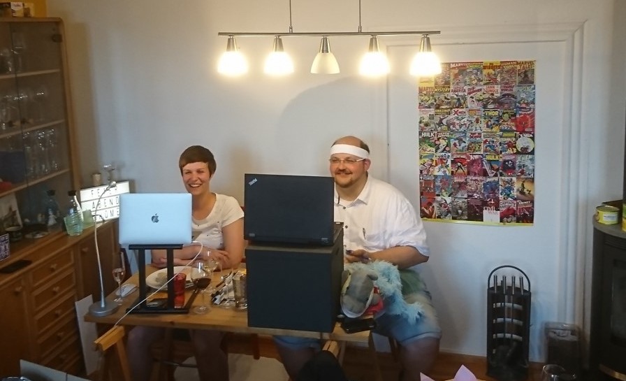 Wohnzimmer statt Weinausschank: Eva und Christopher Markutzik erreichen ein neues Publikum mit ihrem virtuellen "Feierabendtreff".