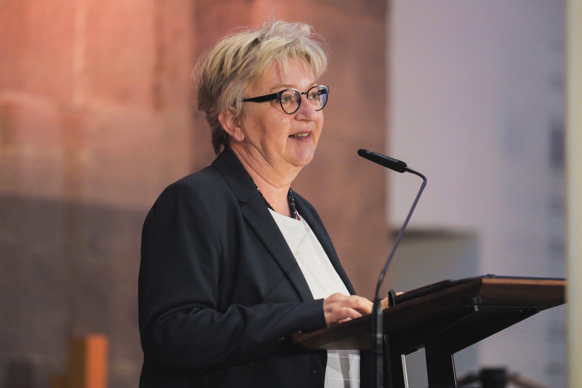 Kirchenpräsidentin Dorothee Wüst bei ihrem Grußwort zum Unionsjubiläum in Baden. Foto: lk/Groschwitz.