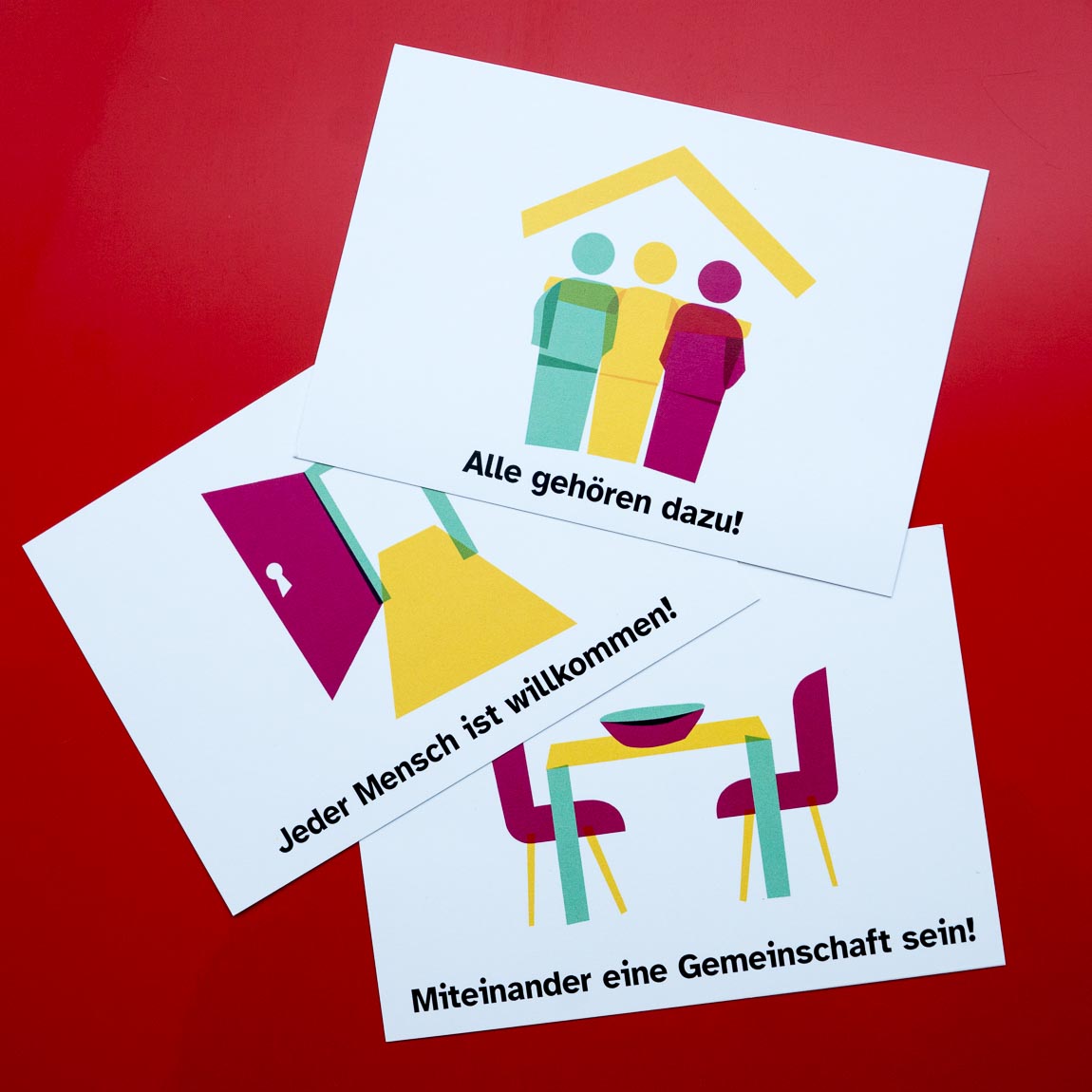Postkarten mit wichtigen Forderungen der Gleichstellung.