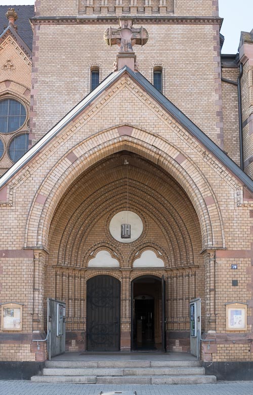 Eine von über 20 Stationen in Ludwigshafen: die Apostelkirche. Foto: lk/Wagner