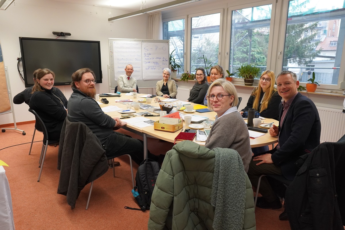 Der EMS über die Schulter geschaut - Zweitägiger Workshop bewegt angehende Pfarrerinnen und Pfarrern. Foto: EMS/Pfab