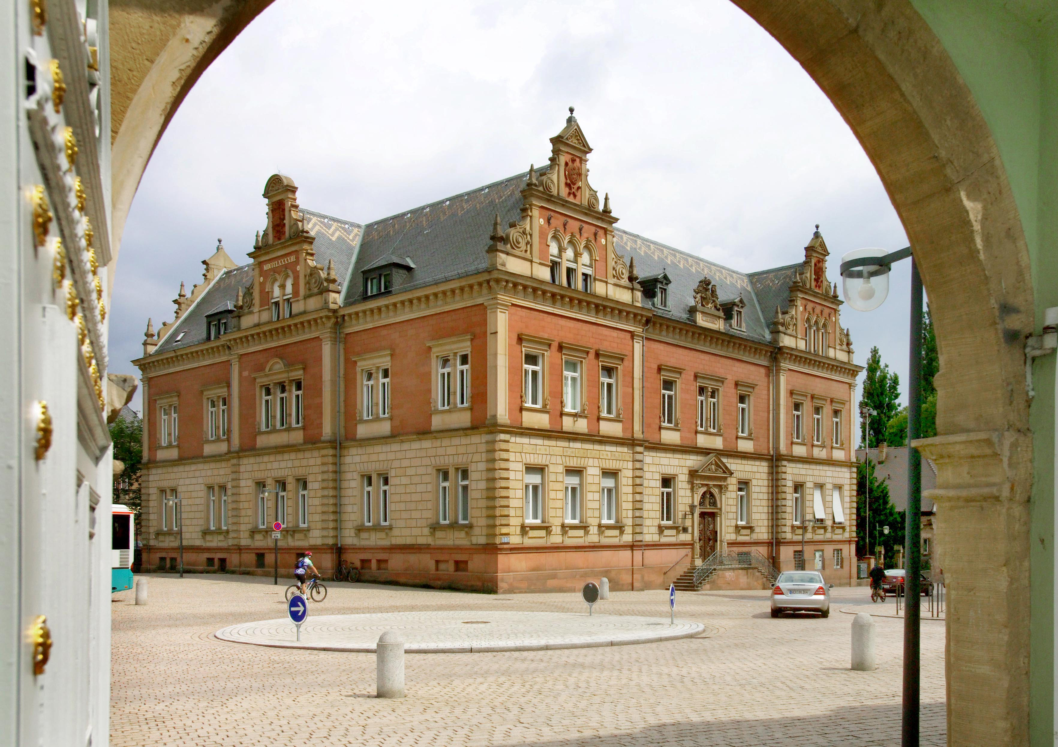 Der Landeskirchenrat am Domplatz in Speyer