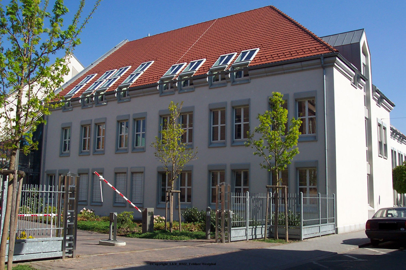 Sitz der Bibliothek und Medienzentrale ist das Gebäude in der Roßmarktstraße 4 in Speyer.