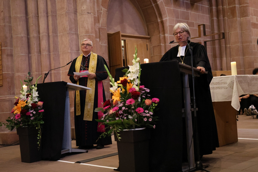 Bischof Karl-Heinz Wiesemann und Kirchenpräsidentin Dorothee Wüst bei der Dialogpredigt in der Stiftskirche Kaiserslautern. Foto: Nadja Donauer
