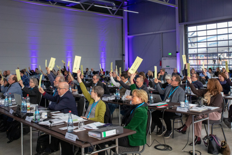 Abstimmung auf der Herbstsynode 2024. Foto: Jochen Krümpelmann