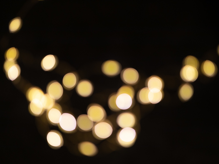 © Walter A. Müller-Wähner / fundus-medien.de Lichter leuchten in der Nacht