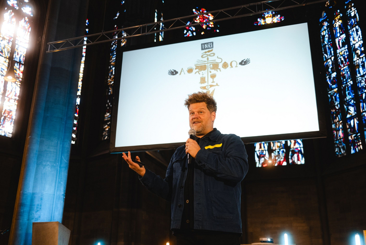 Scott Erickson aus den USA illustriert Glauben auf ungewöhnliche Weise. Foto: cinegrapher_films