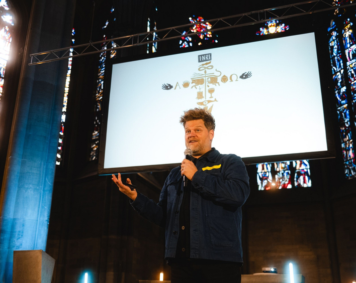 Scott Erickson aus den USA illustriert Glauben auf ungewöhnliche Weise. Foto: cinegrapher_films