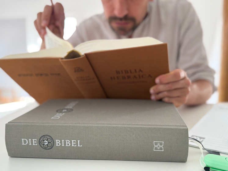 Interessierte können an der Ludwigshafener Laien-Uni fundierte theologische Kenntnisse erwerben. Foto: lk