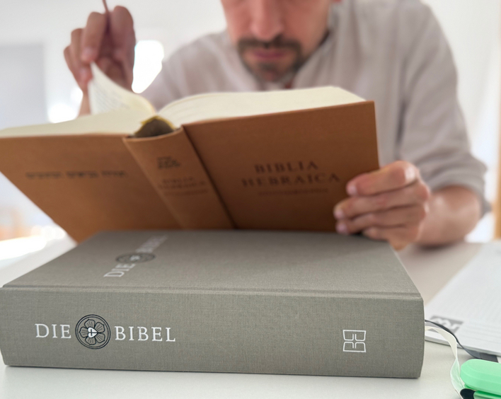 Interessierte können an der Ludwigshafener Laien-Uni fundierte theologische Kenntnisse erwerben. Foto: lk