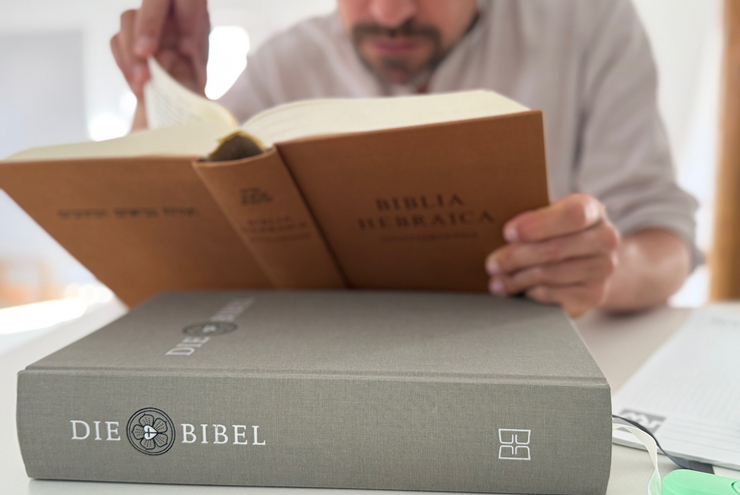 Interessierte können an der Ludwigshafener Laien-Uni fundierte theologische Kenntnisse erwerben. Foto: lk