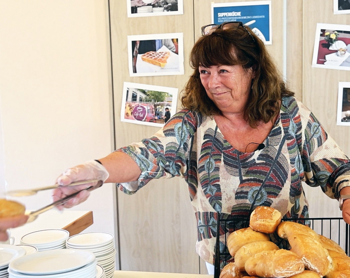 Presbyterin Christine Müller-Kattwinkel engagiert sich für die Suppenküche in Ludwigshafen. Foto: lk/Helena Berlinghof