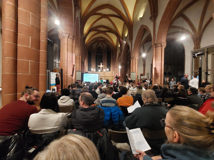 67. pfalzweite Eröffnungsgottesdienst von "Brot für die Welt": Mehr als 150 überwiegend jugendliche Besucher kamen nach Bad Dürkheim. Foto: Ingelore Dohrenbusch