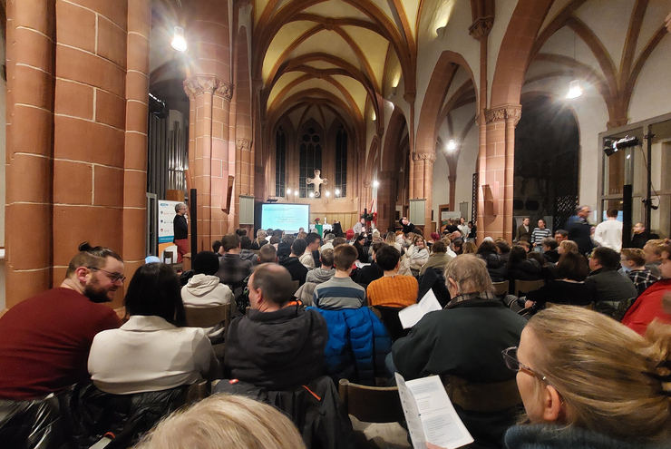 67. pfalzweite Eröffnungsgottesdienst von "Brot für die Welt": Mehr als 150 überwiegend jugendliche Besucher kamen nach Bad Dürkheim. Foto: Ingelore Dohrenbusch