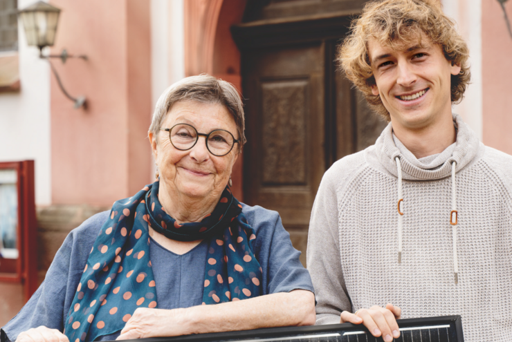 Helga Fuchs-Entzminger und Roland Schenck schätzen das Miteinander verschiedener Generationen im Presbyterium ihrer Kirchengemeinde. Foto: antares