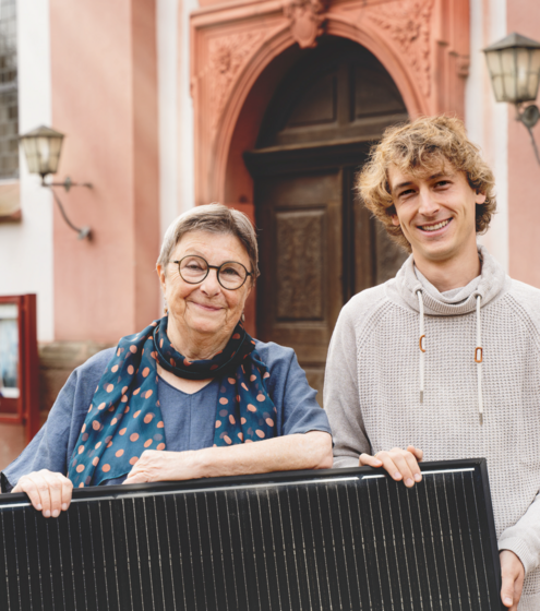 Helga Fuchs-Entzminger und Roland Schenck schätzen das Miteinander verschiedener Generationen im Presbyterium ihrer Kirchengemeinde. Foto: antares