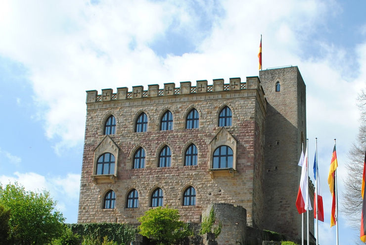 Die Evangelische Kirche der Pfalz beteiligt sich mit vielfältigen Angeboten am Demokratiefest "1832.Das Fest der Demokratie" in Neustadt an der Weinstraße. Foto: Bernd-Christoph Matern / fundus-medien.de
