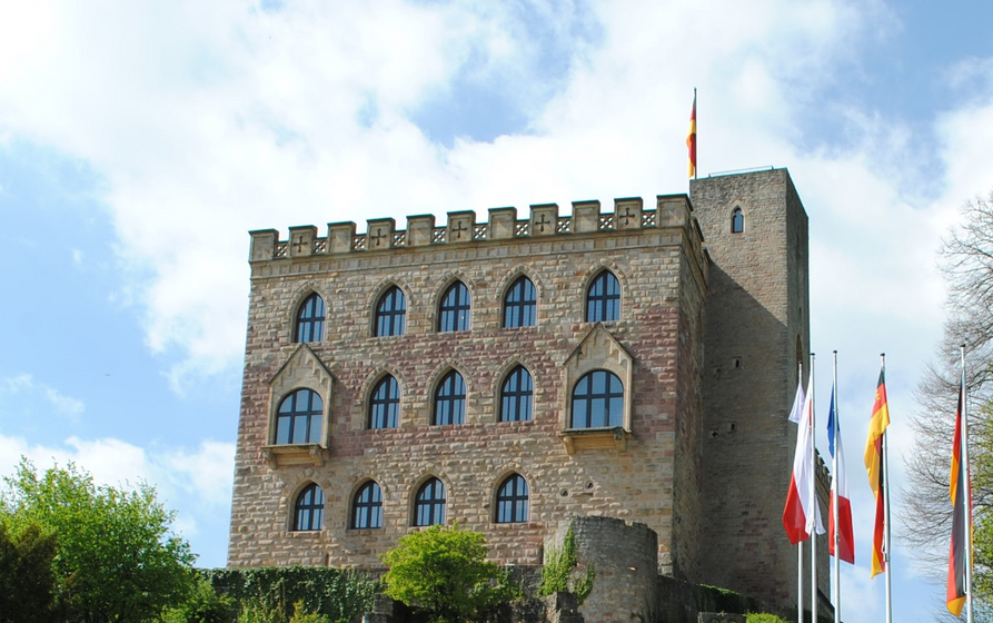 Die Evangelische Kirche der Pfalz beteiligt sich mit vielfältigen Angeboten am Demokratiefest "1832.Das Fest der Demokratie" in Neustadt an der Weinstraße. Foto: Bernd-Christoph Matern / fundus-medien.de