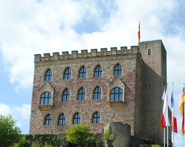Die Evangelische Kirche der Pfalz beteiligt sich mit vielfältigen Angeboten am Demokratiefest "1832.Das Fest der Demokratie" in Neustadt an der Weinstraße. Foto: Bernd-Christoph Matern / fundus-medien.de