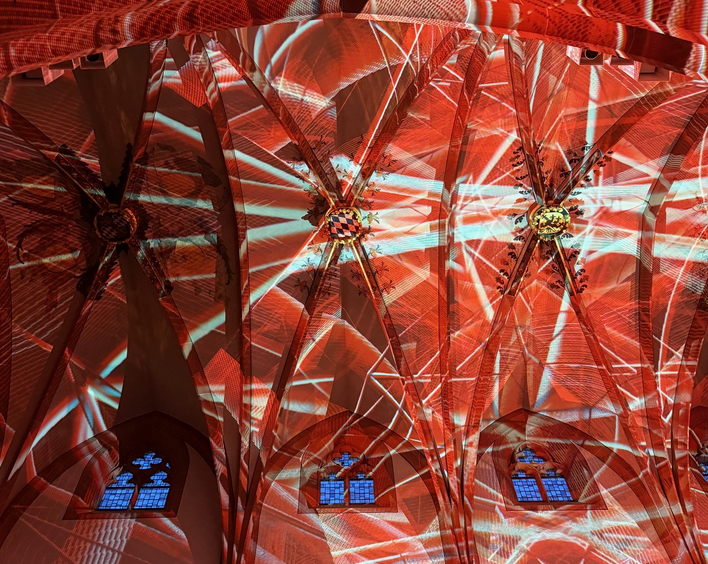 Installation von Lichtkünstler Laurenz Theiner in der Stiftskirche. Foto: lk/Tröbliger