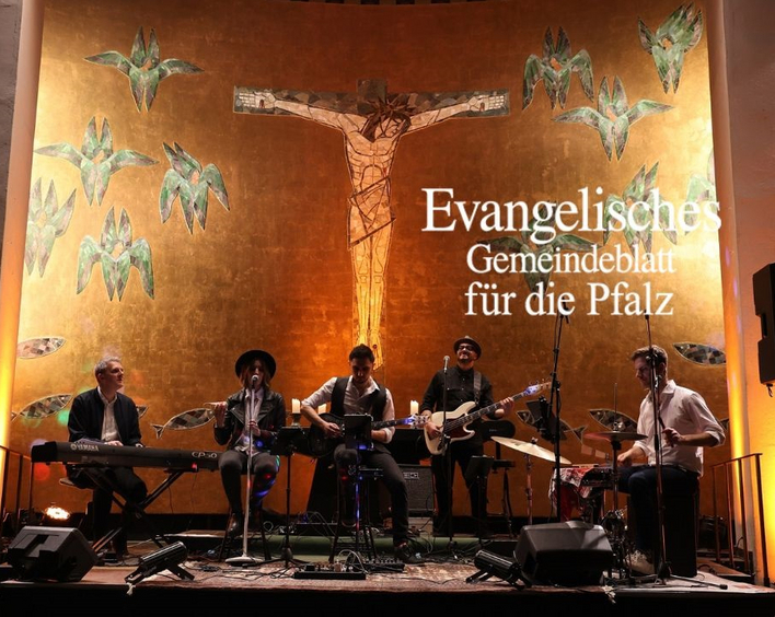 Liturgie trifft Popkultur: Die Musik von Coldplay im Mittelpunkt eines Gottesdienstes in Ludwigshafen. Foto: Florian Riesterer