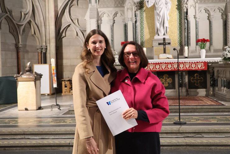 Oberkirchenrätin in Ruhe Karin Kessel (rechts) wurde bei einem Festgottesdienst in der Speyerer Gedächtniskirche offiziell in den Ruhestand verabschiedet und ihre Nachfolgerin, Oberkirchenrätin Juliane Danz, von Kirchenpräsidentin Dorothee Wüst ins Amt eingeführt. Foto: lk/Krümpelmann