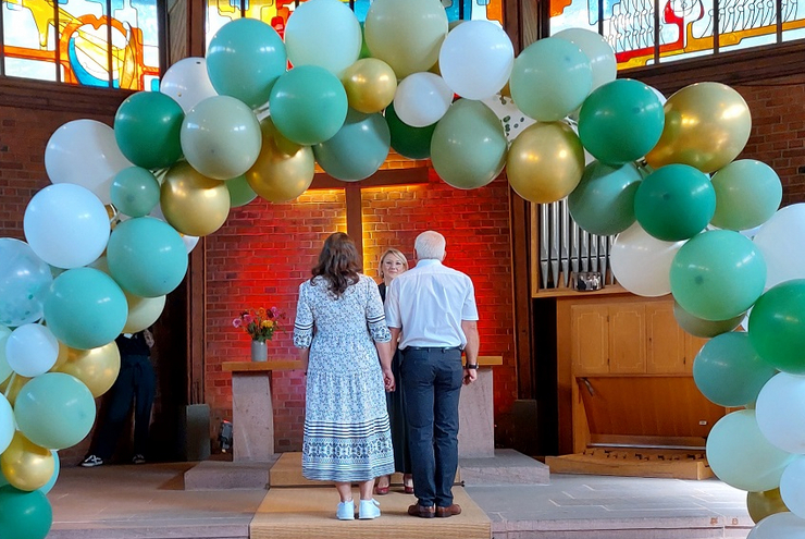 In der Ludwigshafener Melanchthonkirche am Lutherturm fanden Pop-up-Trauungen und Segnungen statt. Foto: Lore Dohrenbusch