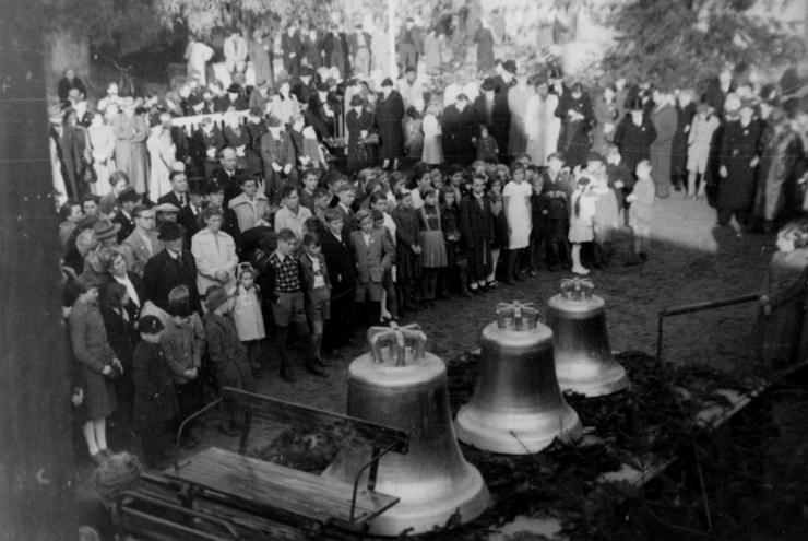 Die Kirche hat ihre Stimme wiedergefunden: Glockenweihe in Obersülzen aus dem Jahr 1952. Foto: ZASP Abt. 154 Nr. 3441