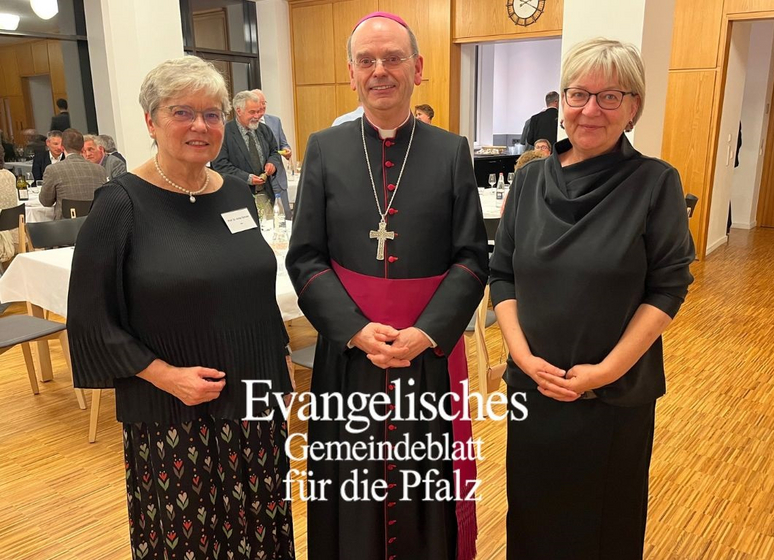 Theologin Ulrike Schuler, Weihbischof Robert Brahm und Kirchenpräsidentin Dorothee Wüst (v. l.). Foto: Uwe Rauschelbach